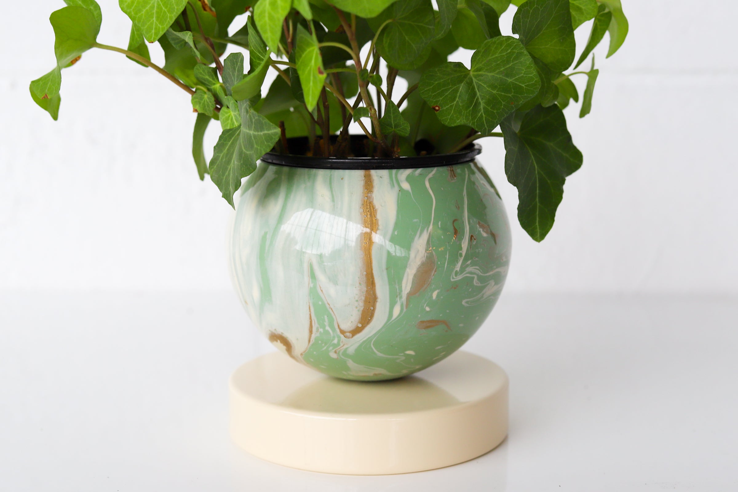 Vista Green, Cream, & Gold Marbled Loa Planter